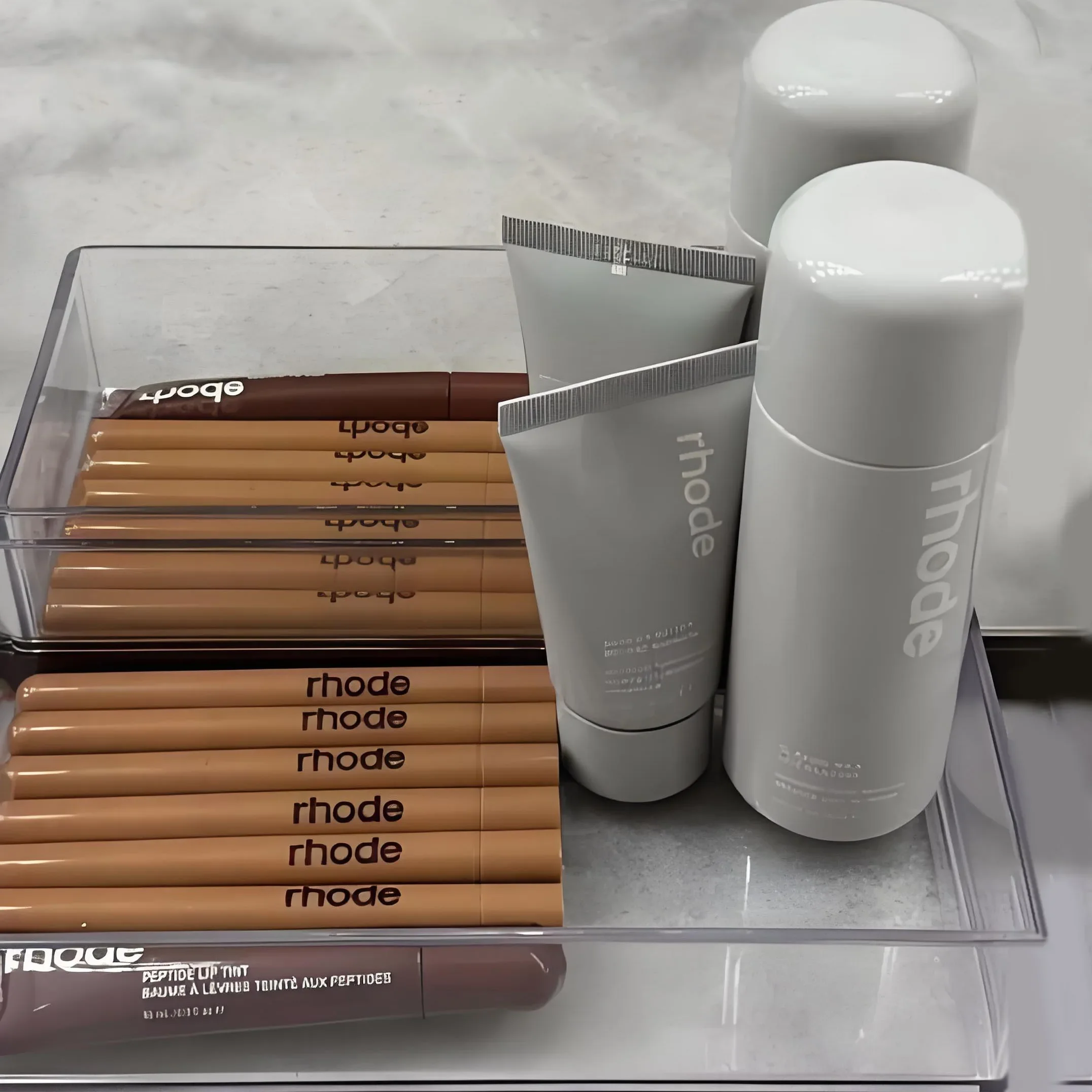 عصا أحمر الخدود 2 في 1 للشفاه والخد، سهلة الاستخدام، لون طبيعي مرطب باللون الأحمر الكريمي، مكياج محمول بلمسة نهائية من البودرة، لون طويل الأمد