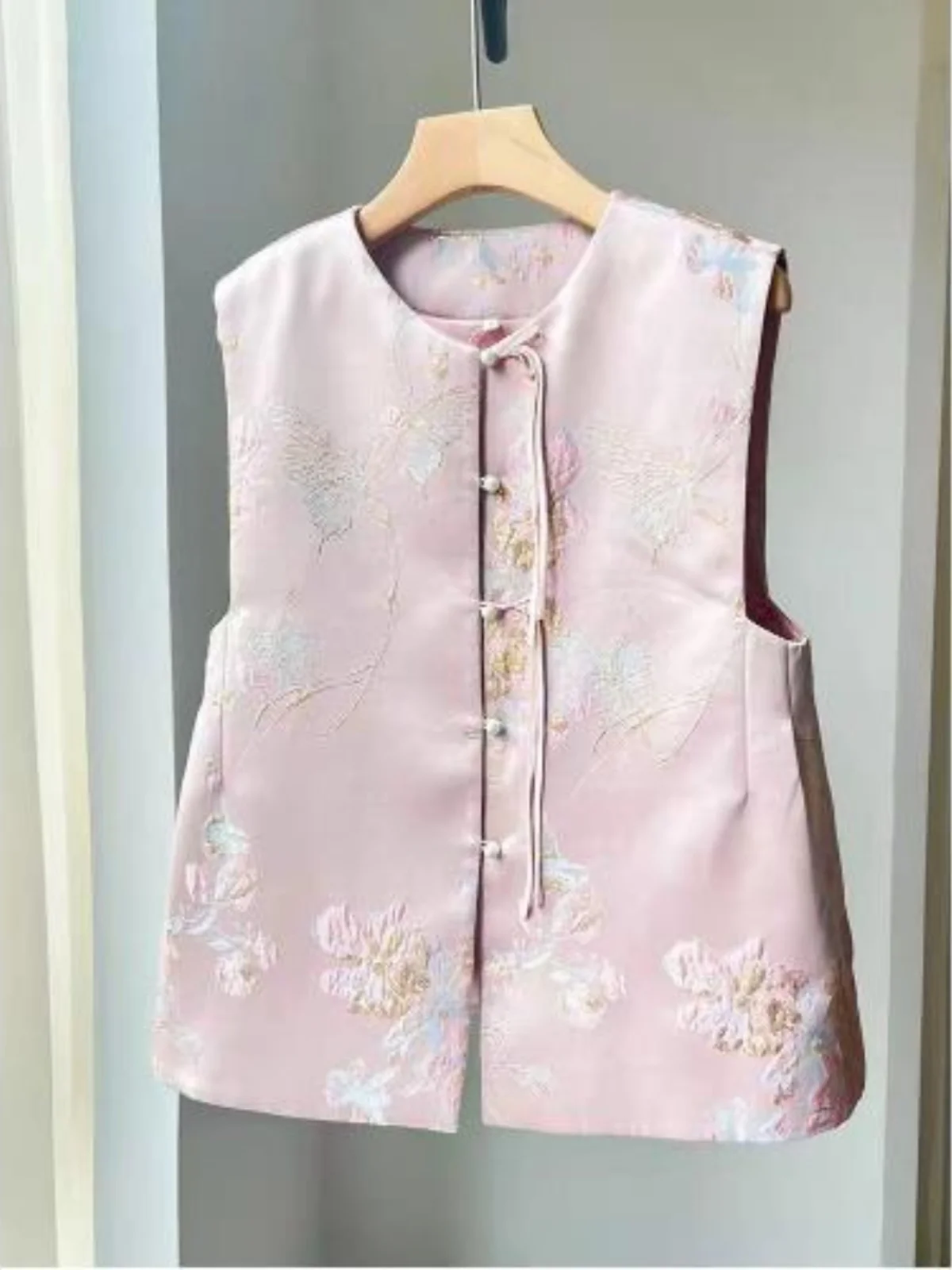 

Новый женский жилет в китайском стиле на пуговицах с цветочной вышивкой, розовый, весна-лето, элитная верхняя одежда в стиле ретро с небольшим вкусом
