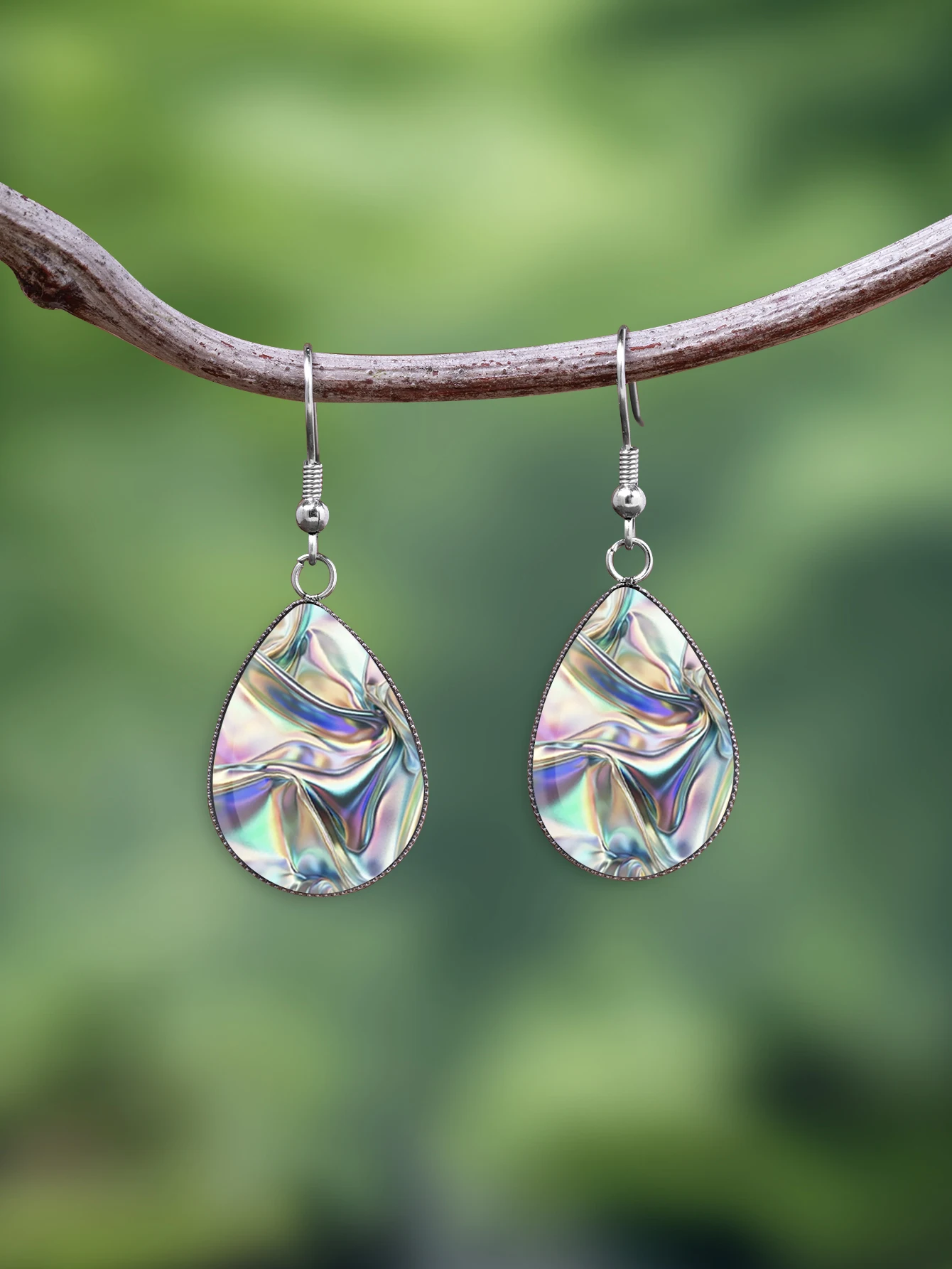 1 Pair of Iridescent Pleated Textured Pattern Earrings with Convex Glass and 316 Stainless Steel Water Drop Ear Hooks, Featuring an Elegant and Simple Style Suitable for Women to Wear Daily, on Vacation, or as a Gift