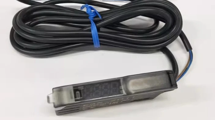 

Новый оригинальный цифровой оптоволоконный усилитель OM E3X-ZD11 с дисплеем, модель 2026 года