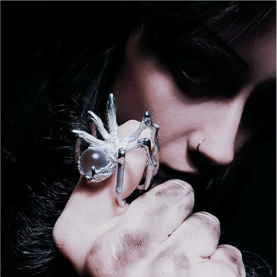 Luxury Designer Gothic Spider Ring for Woman Charm Luxury Punk Aesthetic Grunge Couple Ring Vintage Cool Stuff Party Jewelry