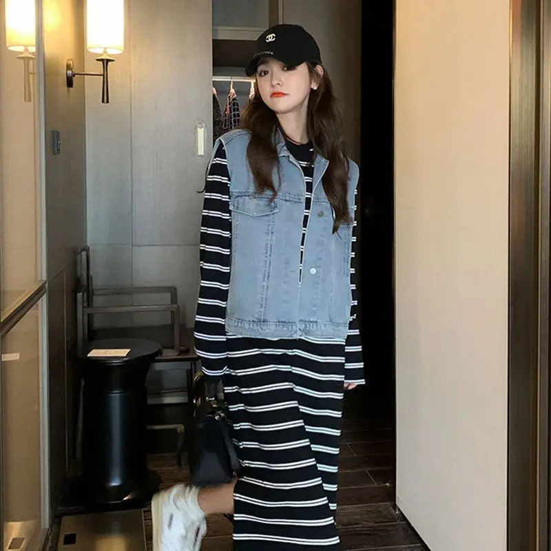 ชุดเดรสเชิ้ตยาวลายทางสำหรับผู้หญิงชุดเดรสผ้าเดนิมสองชิ้นเสื้อโค้ทลำลองสำหรับฤดูใบไม้ร่วงใบไม้ผลิ