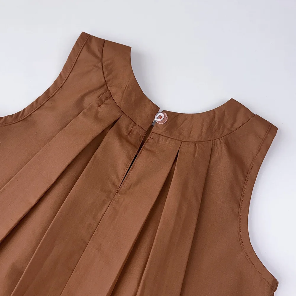Sommerliches, modisches, gestreiftes Freizeit-Set für 3-7 Jahre: Ärmelloses, plissiertes Oberteil mit Rundhalsausschnitt + weit geschnittene Hose, Zweiteiler – Detail 5