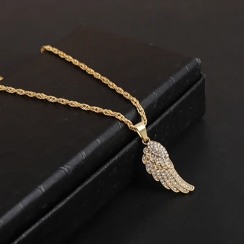 Exquisite Shiny Zircon Inlaid Angel Half-Wing Pendant for Men and Women Fashion Casual Travel Clavicle Chain Jewelry Gift