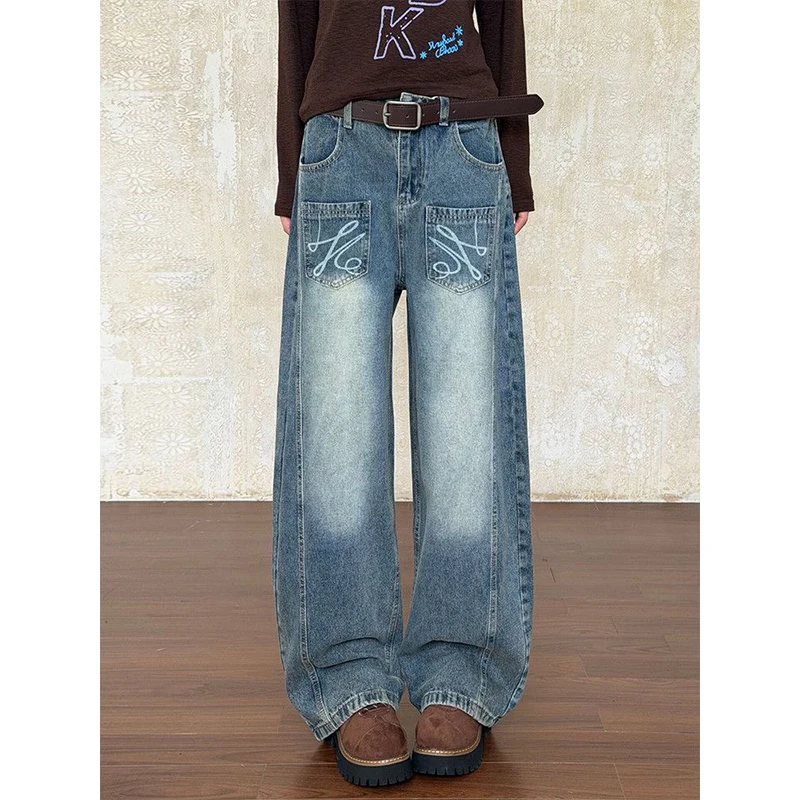 2026 Autumn  Womens Design Sense Front Patch Pocket Laser Print Curved Arc Deconstructed Loose Jeans