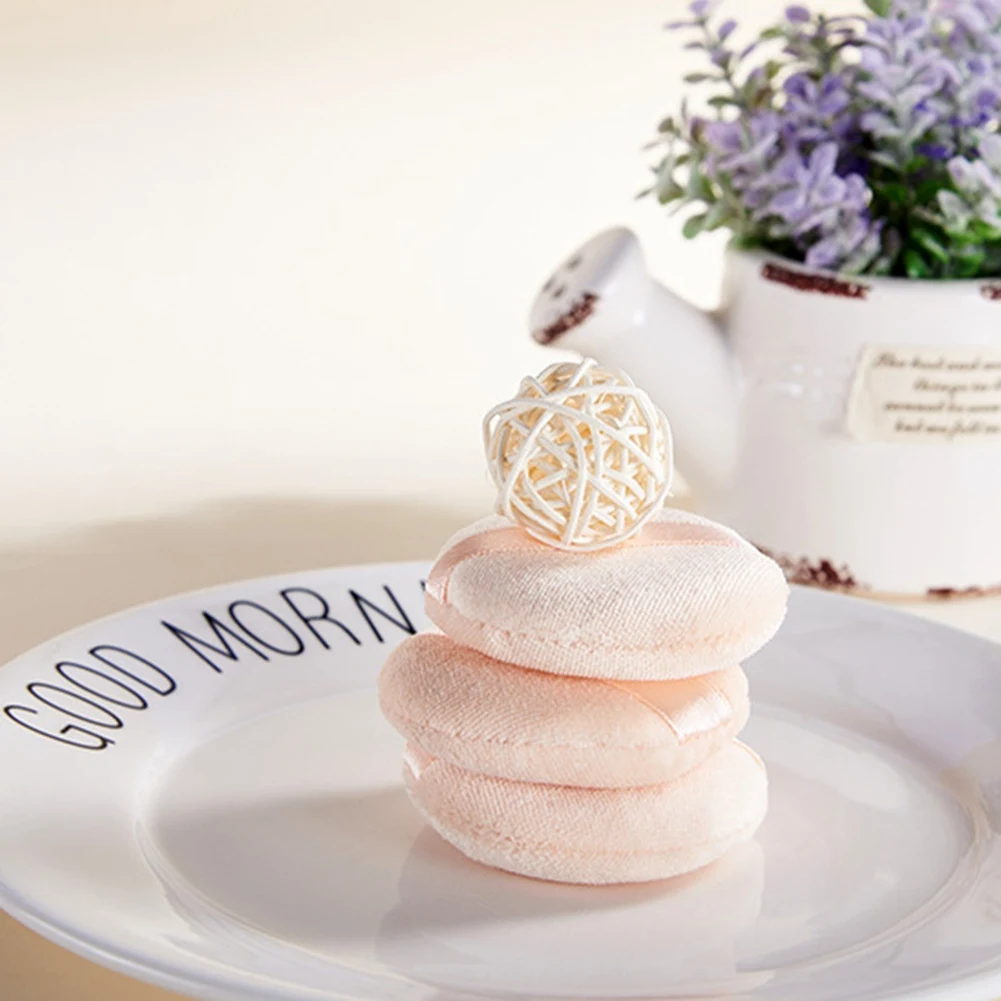 4 szt. Luźne gąbeczki do makijażu, welurowe aplikatory do makijażu, zmywalne gąbki do podkładu z etui