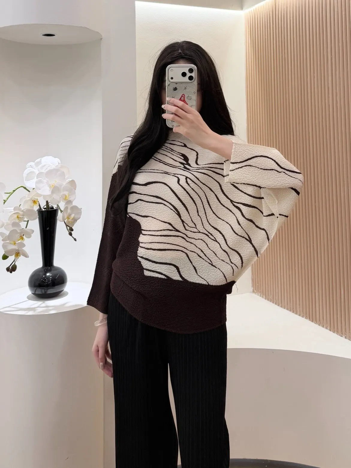 Fold Brown Beige Zebra Print Pleated Top Oversized 3/4 Sleeve Soft Fabric Loose-Fit Casual Daily Wear 2025 Trendy Chic Ensemble