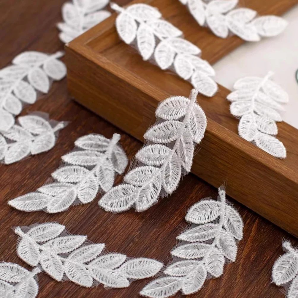 10 Stück weiße Blatt-Spitzenapplikationen, handgefertigt, DIY-Reparatur für Hochzeitskleider, Cheongsam-Kleidung, Dekorationsmaterialien