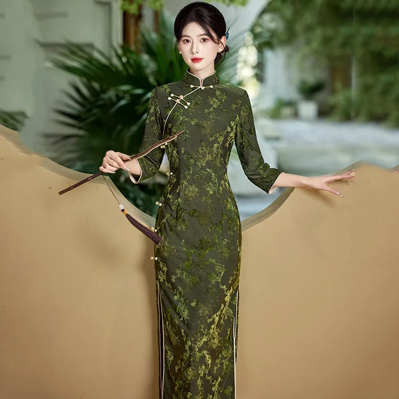 

Green Chinese Style Long Sleeved Cheongsam 2025 New Item for Young Women Retro Slim Fit Autumn and Winter Jacquard Qipao