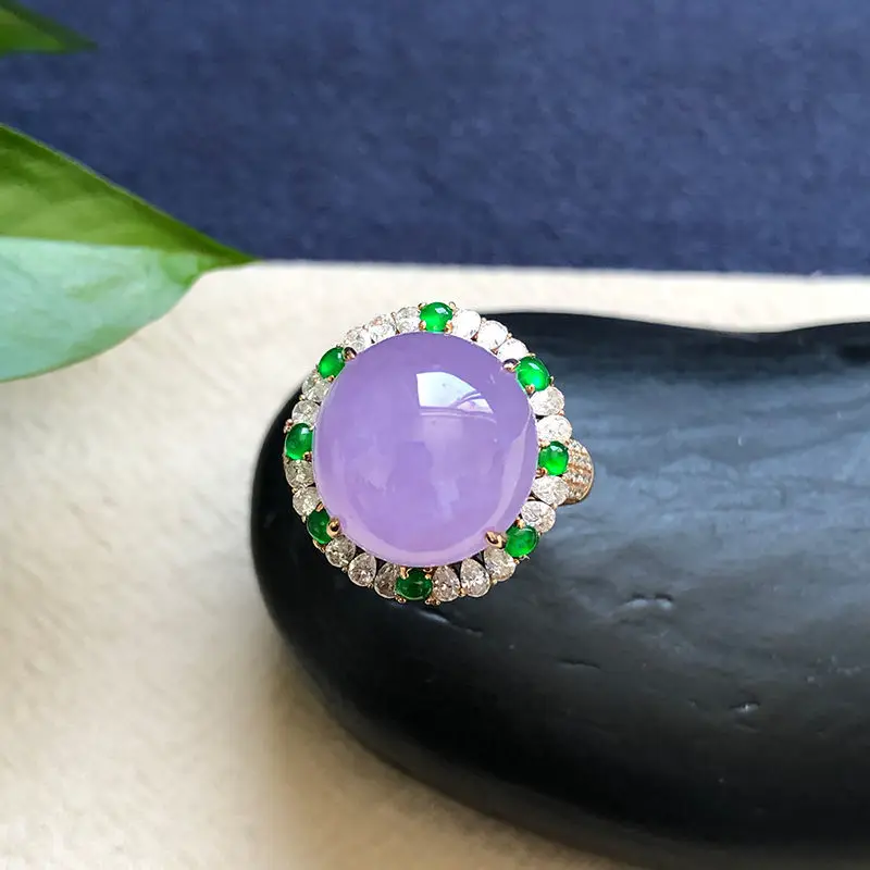 Natürlicher High-Eis-Violett-Chalcedon-Ring mit großem Ei-Gesicht, Silber eingelegte umgebende Diamanten, exquisiter romantischer Damenschmuck