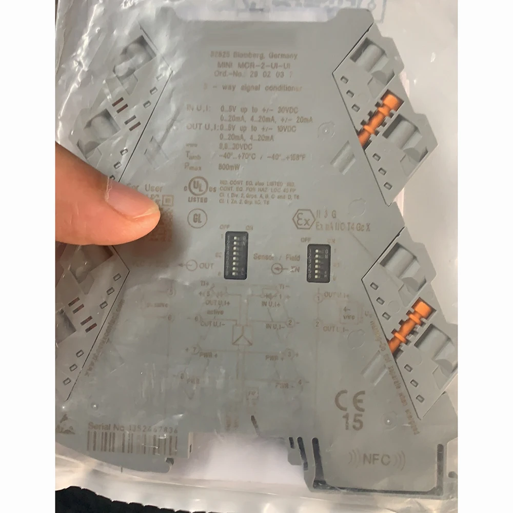 2902037 MINI MCR-2-UI-UI 3-Way Signal Conditioner