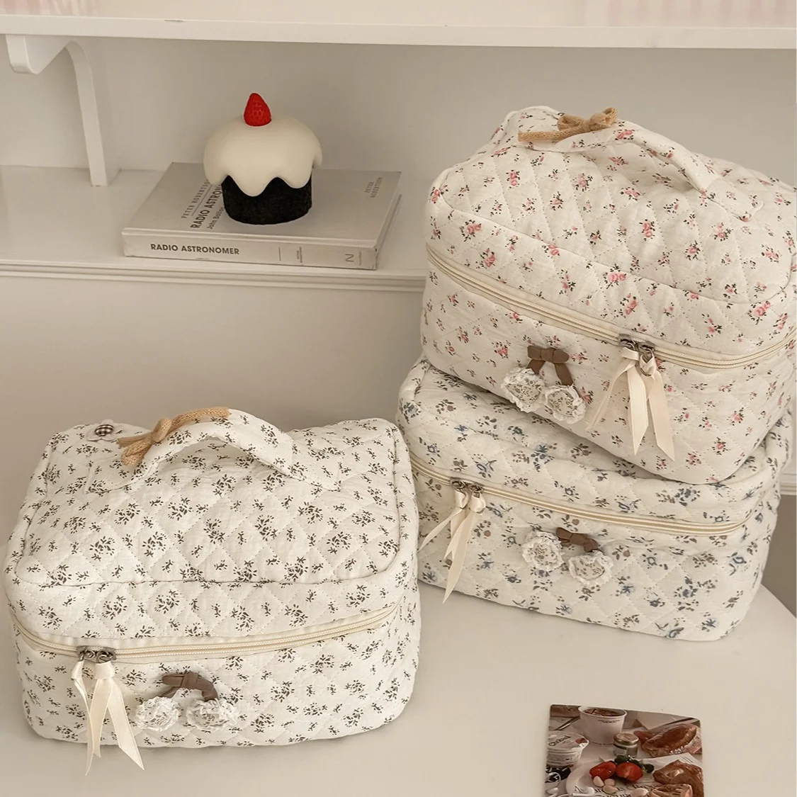YT large-capacity quilted cosmetic bag with three-dimensional bow, super-capacity partitioned handbag, travel toiletry bag