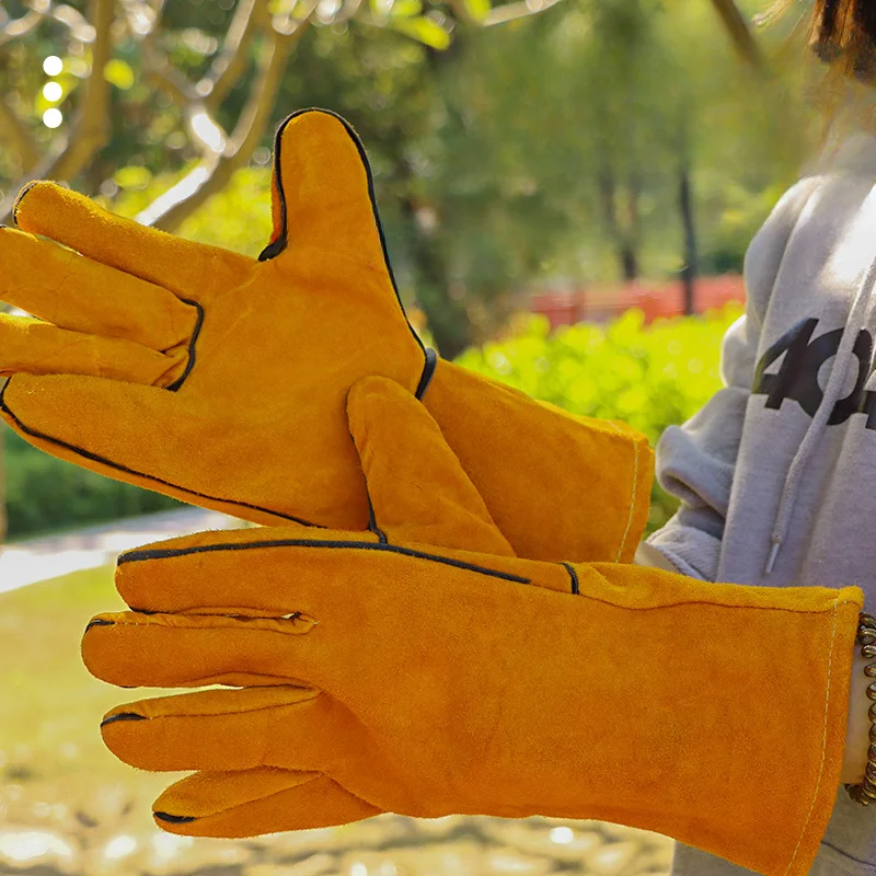 Household long heat-resistant gloves made of cowhide, heat-resistant and insulated oven