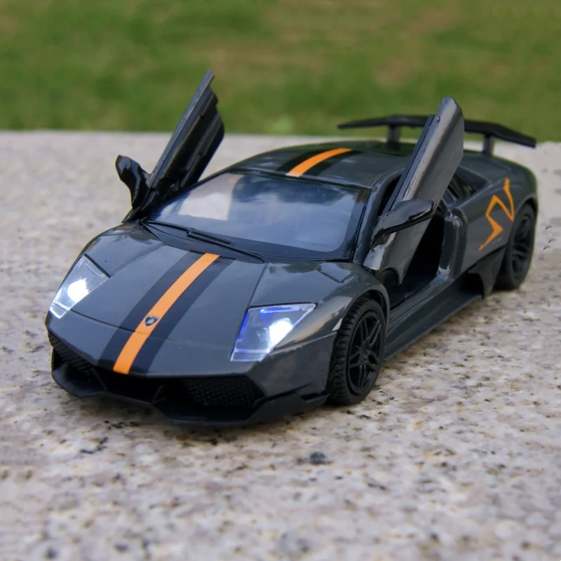 Bburago 1:24 Lamborghini LP670-4 SV Alloy Sports Car Model Diecast Toy Metal Vehicles Collectibles Car Toys Boys Childrens Gifts