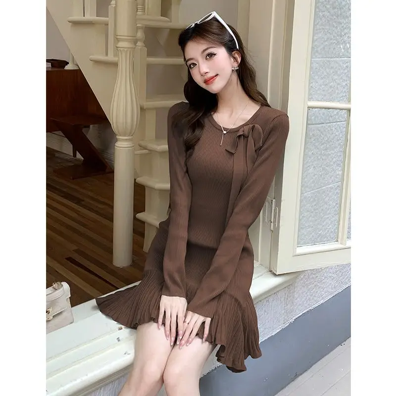 Sweater Dress Women\'s Short Style New Knitted Round Neck Style Interior Design Sense Pleated Skirt