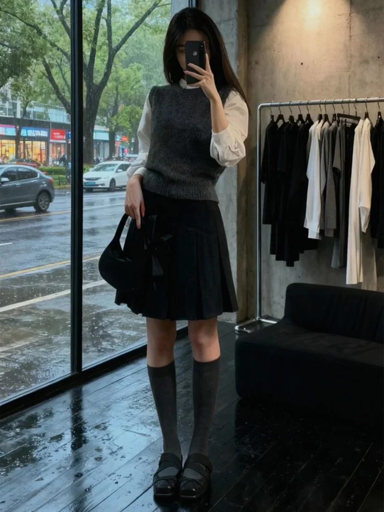 

Корейский студенческий женский вязаный жилет и юбка, комплект, белый многослойный модный костюм из двух предметов, зимняя одежда с высокой талией