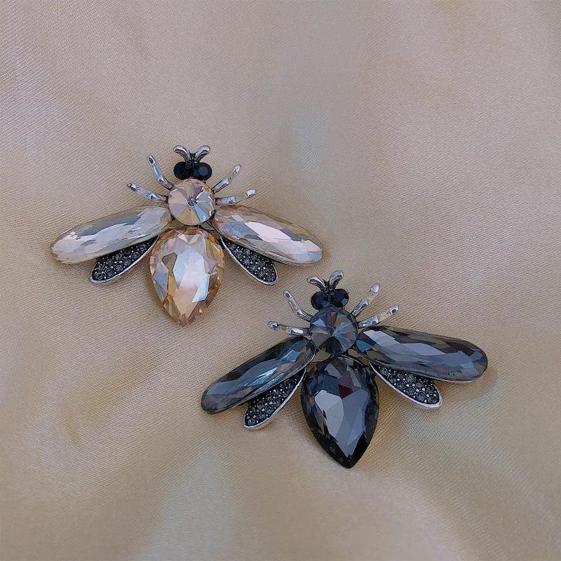 Creative Cute Bee Brooch Fashion Crystal Insect Rhinestone Corsage Women Coat Suit Accessories Pin Vintage Enamel Animal Brooch