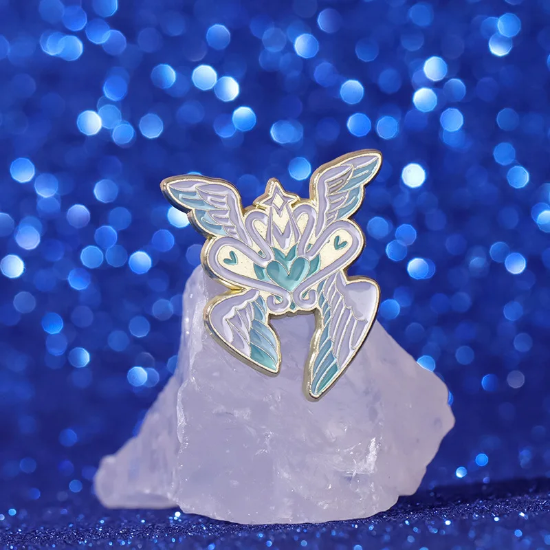 Fantasy Series Enamel Pin Blue and white winged angel eye brooch Hat Lapel Accessories Metal Badge Gift Jewelry Wholesale