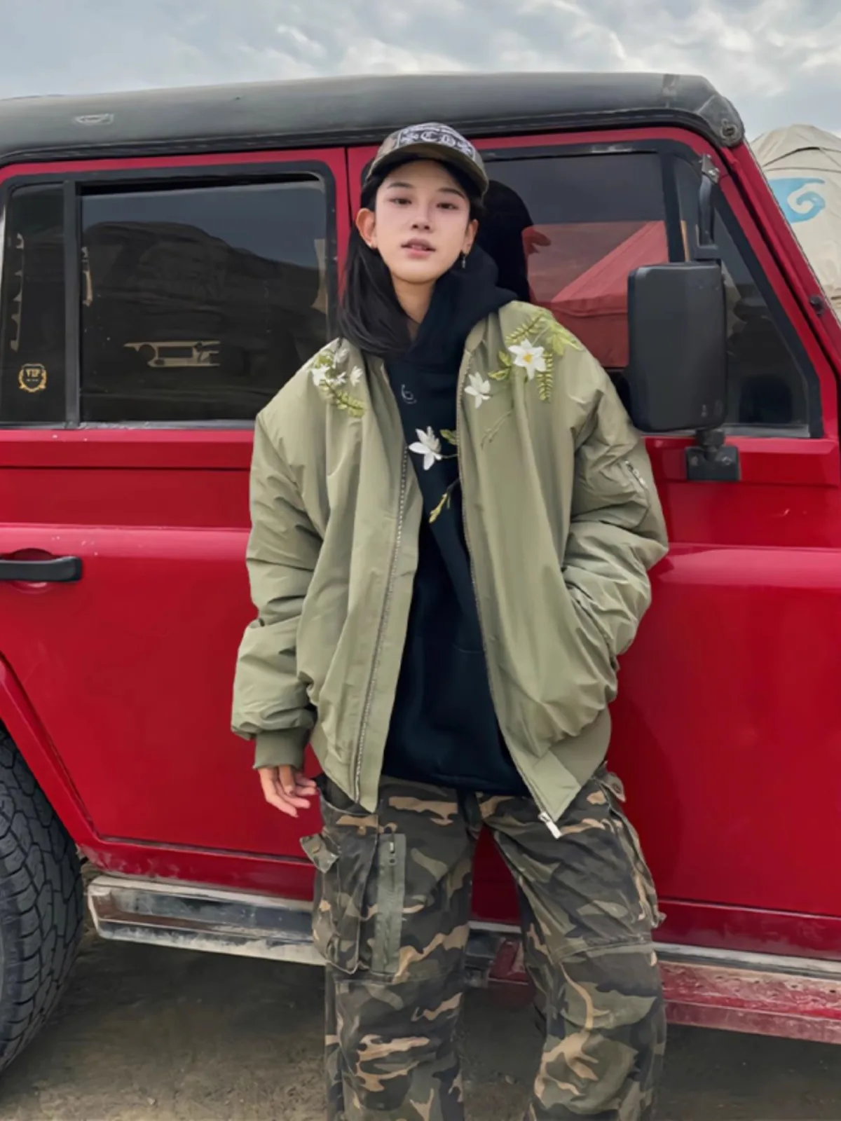 

Thiened Floral Embroidery Cotton Jaet Men's Autumn Winter Faion Street Sle High Street Brand Cotton Coat with Fce