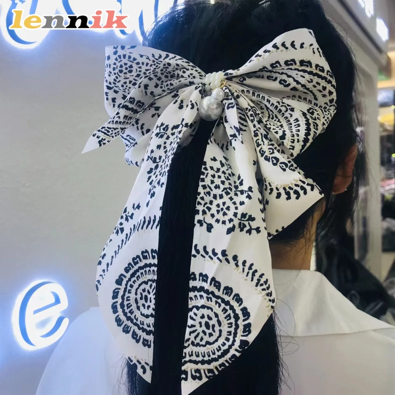 LENNIK Accessorio per capelli da ragazza elegante, clip di perle con fiocco floreale arricciato, nuova clip superiore primaverile Ins, gioielli di moda temperamento