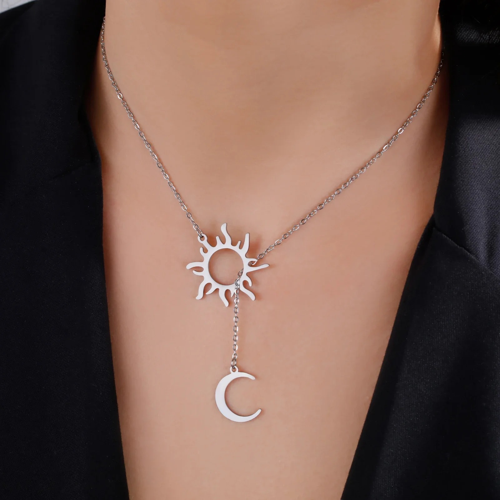 Skyrim Sun Totem e Luna Collana con ciondolo Donna Moda Acciaio inossidabile Catena clavicola Gioielli Amici Regalo Nuovo all\'ingrosso