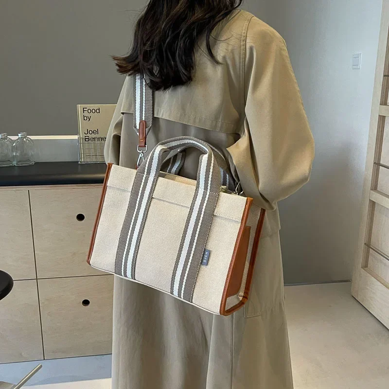 Large capacity Canvas Bag Female 2024 New Contrast Retro Portable Tote Bag Commuting One-shoulder Messenger Bag in Class