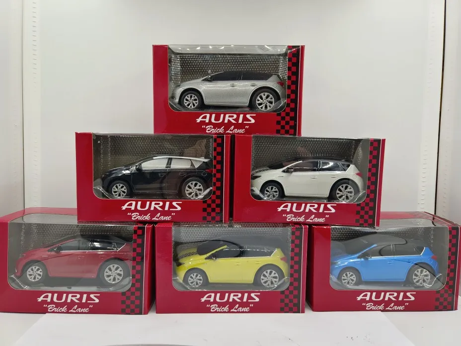 Original factory 1/30 AURIS Plastic pull-back egg car model Children's presents toys