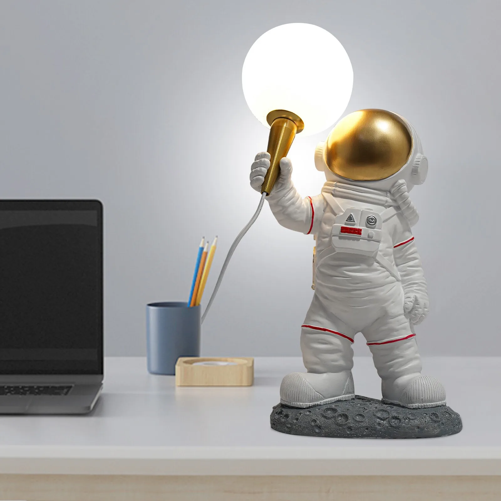 Lampu Meja Astronot 16 Inci Lampu Malam Modern Berbentuk Astronot Lampu Meja Lampu Samping Tempat Tidur