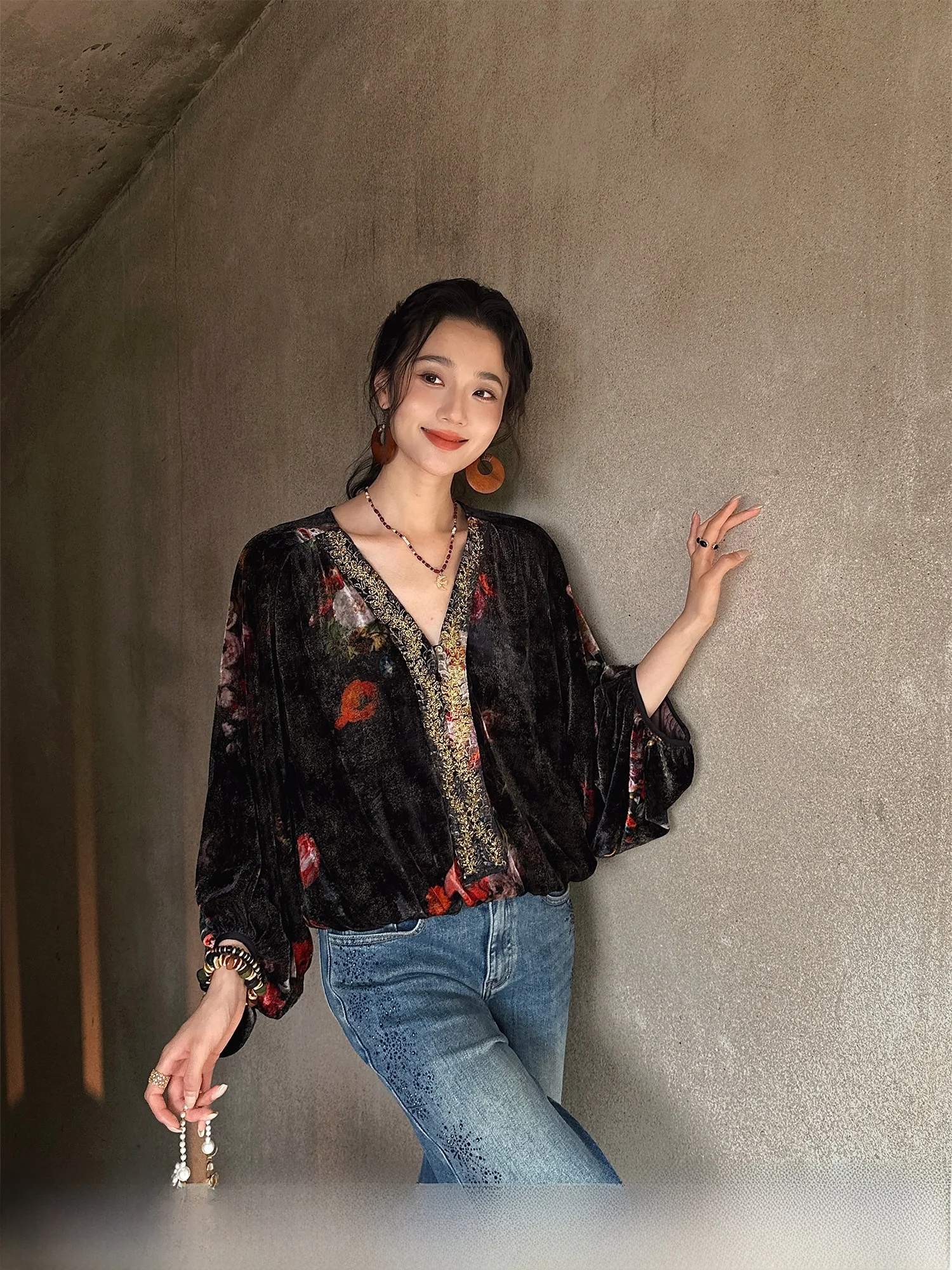 

Sanji Bla Flower Velvet ibori irt Women's High-End Small Capitatic Top Trendy Outerwear Commute Sle V-Ne Long Sl...