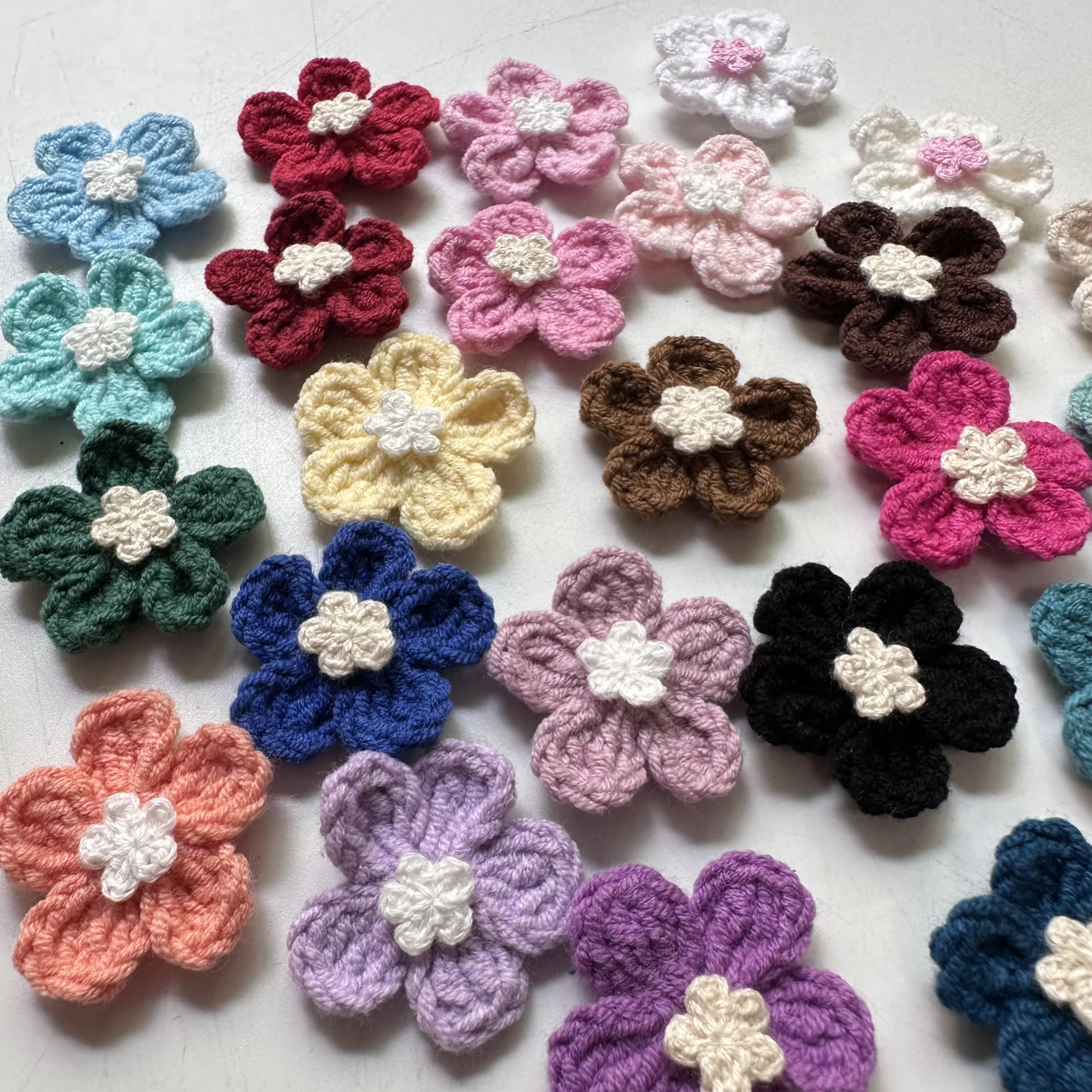 10PCS Colorfull Handmade Cotton Crochet Flowers 3.2CM DIY 3D Craft Knitted Fabric Flower Applique Clothes Decoration Axxessories