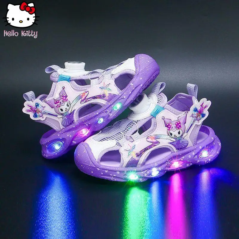 

Sanrio/кавайные сандалии с защитой ног для девочек с подсветкой Kuromi, новые летние детские пляжные туфли принцессы с рисунком аниме и защитой от ударов