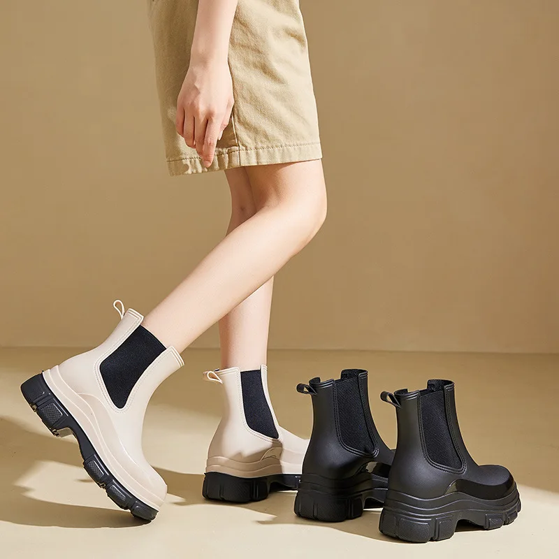 Kobiety nowe buty przeciwdeszczowe z grubą podeszwą Outdoor wodoodporne buty damskie wygodne buty ze średnim cholewką Casual fashion buty do wody