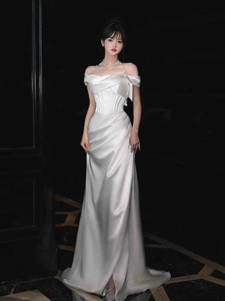 

Elegant Satin Wedding Dress One Shoulder Tailored Fit for Bridal Entrance Soft Gown with Belt mid Waist for Hotel Indoor Use