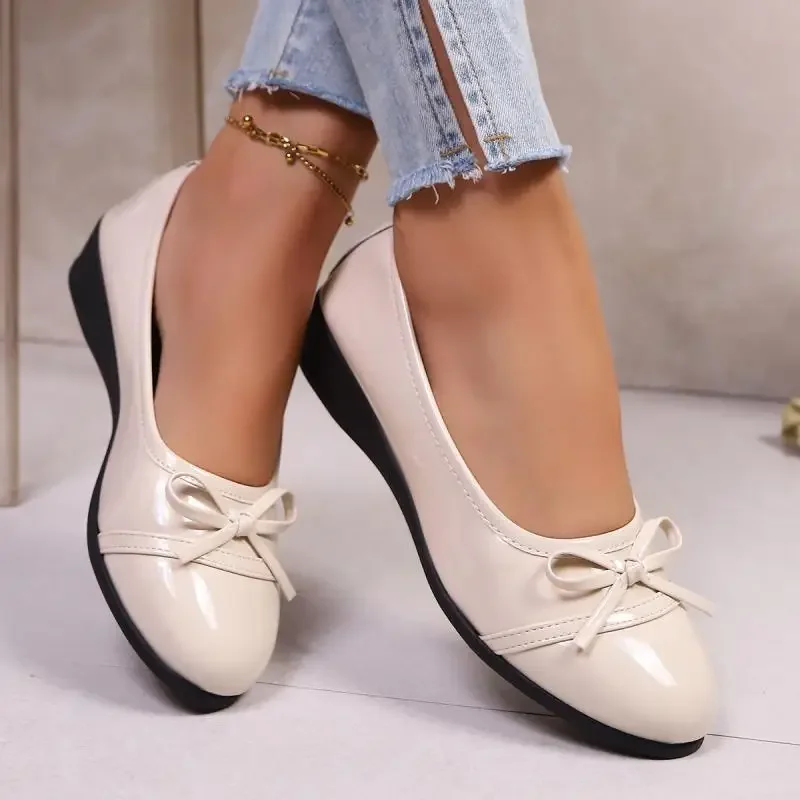 Retro Solid Round Toe Wedge Heel Pumps Women 2025 Summer Bowknot Decoration Patent Leather Pumps Sweet Mary Jane Shoes Women image 4