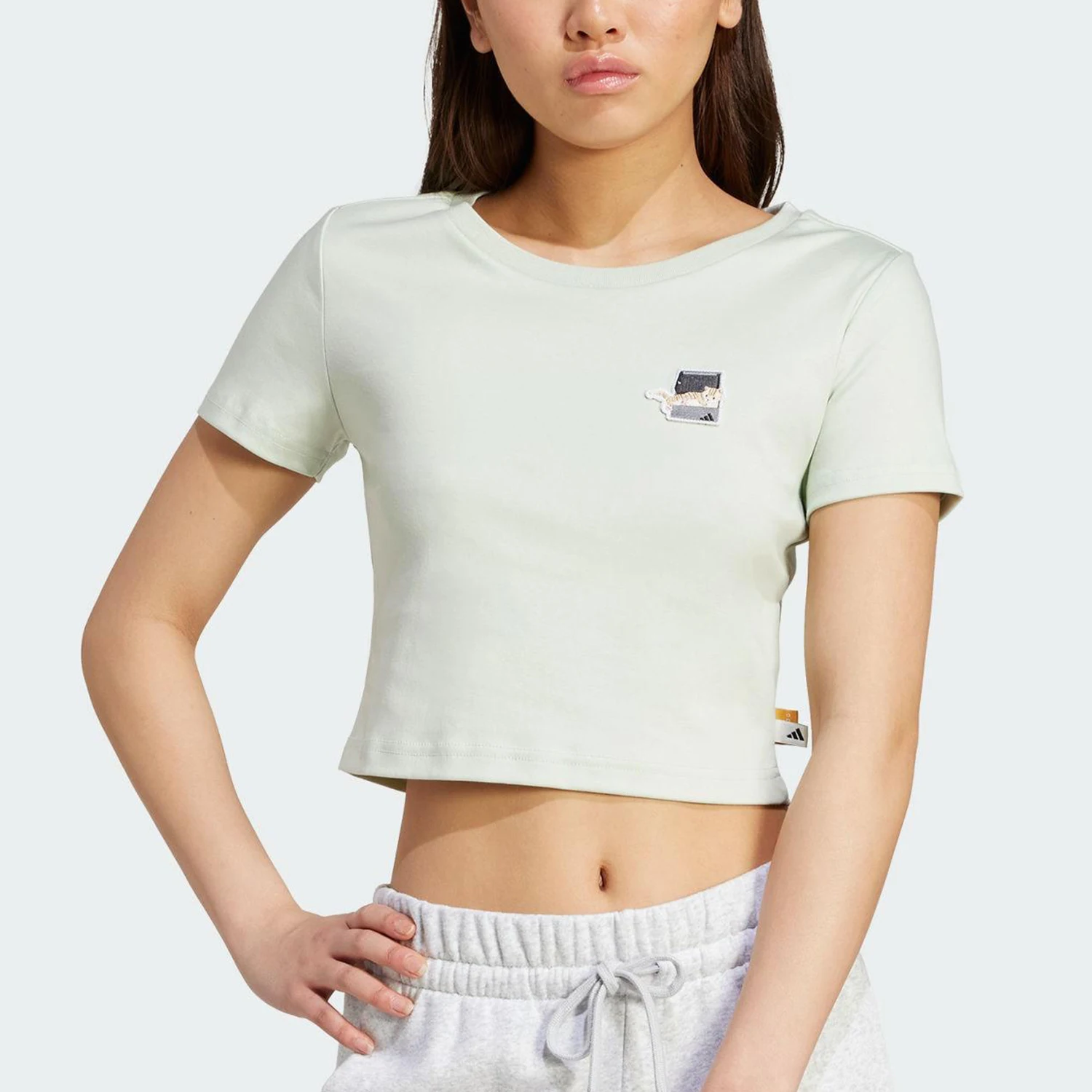 

Оригинальная летняя женская приталенная повседневная футболка Adidas с принтом JV8513