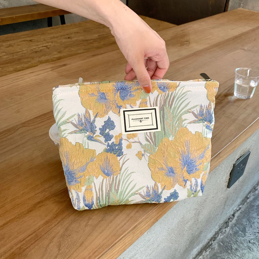 1PC Vintage Woven Satin Fabric Storage Bag Large Capacity Portable Makeup Toiletry Bag - Fashionable Organizing Solution