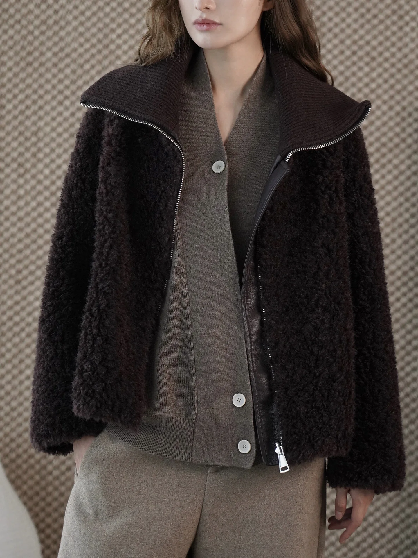 سترة شتوية كورية جديدة بتصميم كسول كلاسيكي من القطيفة بياقة واقفة نصف سحاب من صوف الضأن سترة دافئة فضفاضة للنساء