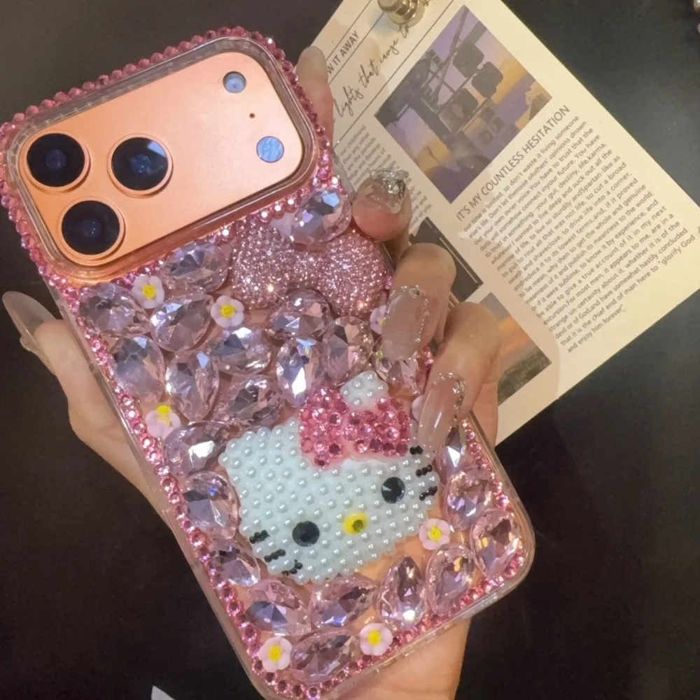 Modische, süße Cartoon-Sanrio-Hello-Kitty-Handyhülle mit Glitzer und Diamanten für iPhone 18 17 16 15 14 13 12 Pro Max, stoßfeste Schutzhülle – Detail 5