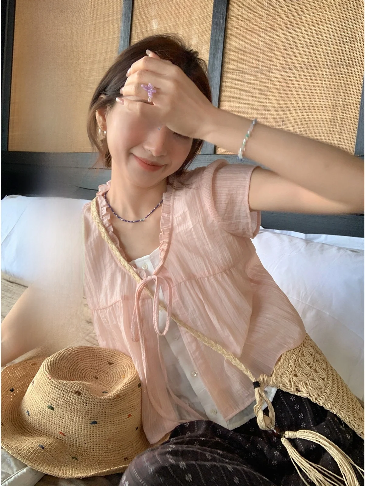 

Женский летний топ Sisilyon Sweet And Playful с эффектом двухслойности, маленького размера, с текстурой, воротником-рюшами и поясом, дышащий, короткий рукав.