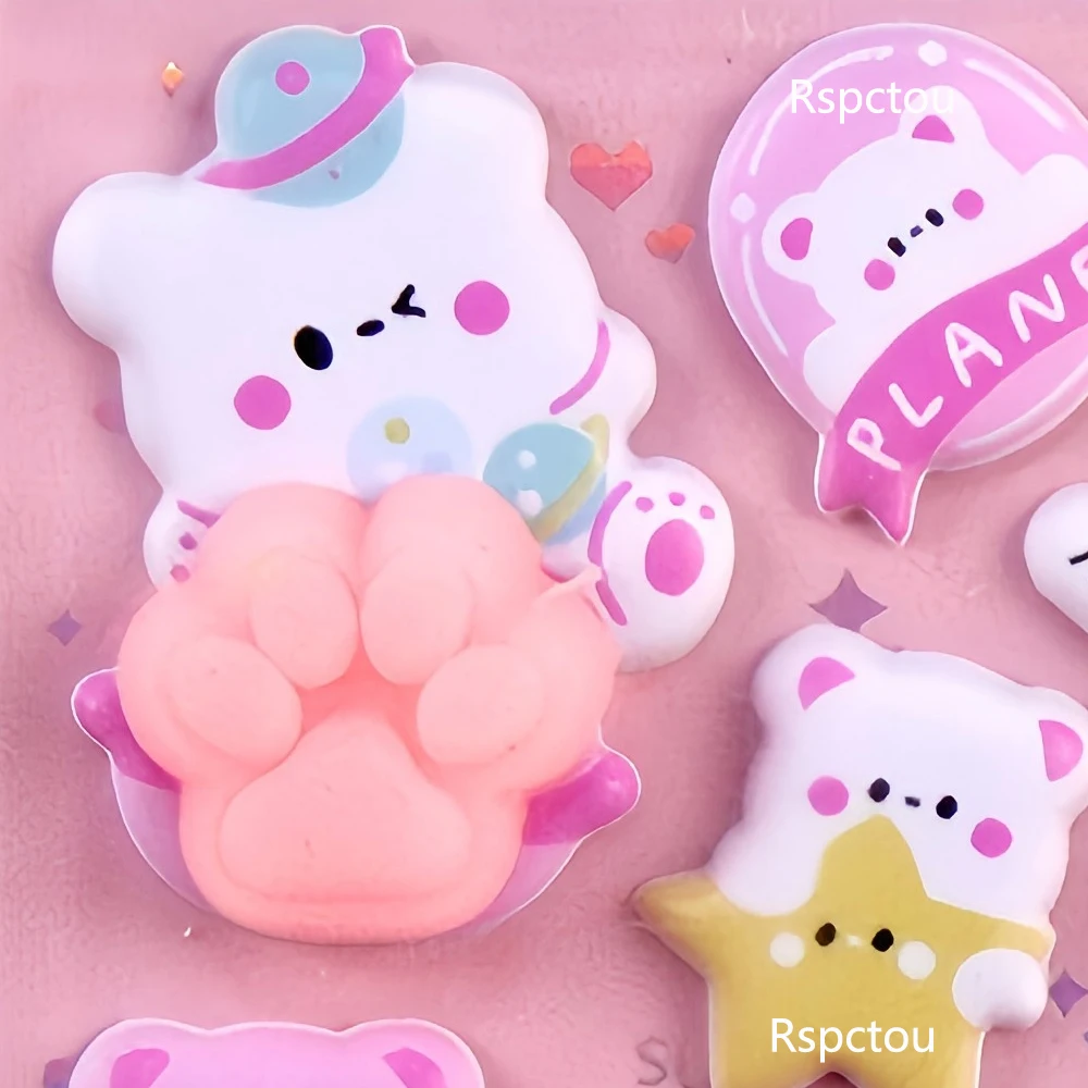 สติกเกอร์ลายการ์ตูนหมีน้อย 4 ชิ้น สติกเกอร์น่ารัก ตลก นุ่มนิ่ม สำหรับตกแต่ง ติดแล็ปท็อป โทรศัพท์ ของเล่นคลายเครียด