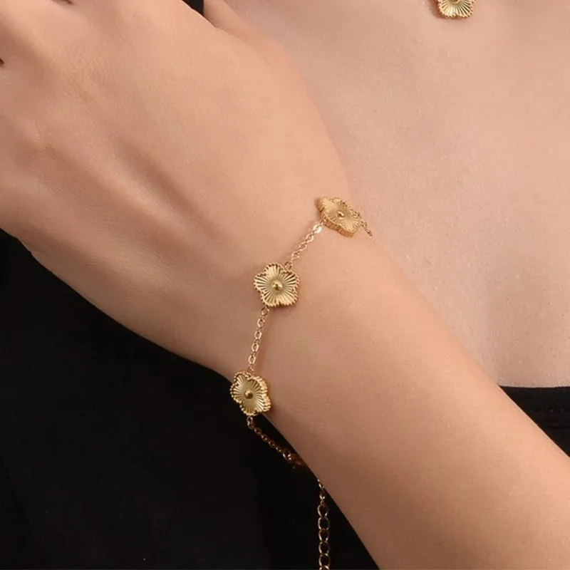 1Pc Y2K Style Metal Double Sided Plum Blossom Plant Five Leaf Flower Adjustable Bracelet Stainless Steel Luxury Women's Clover image 5