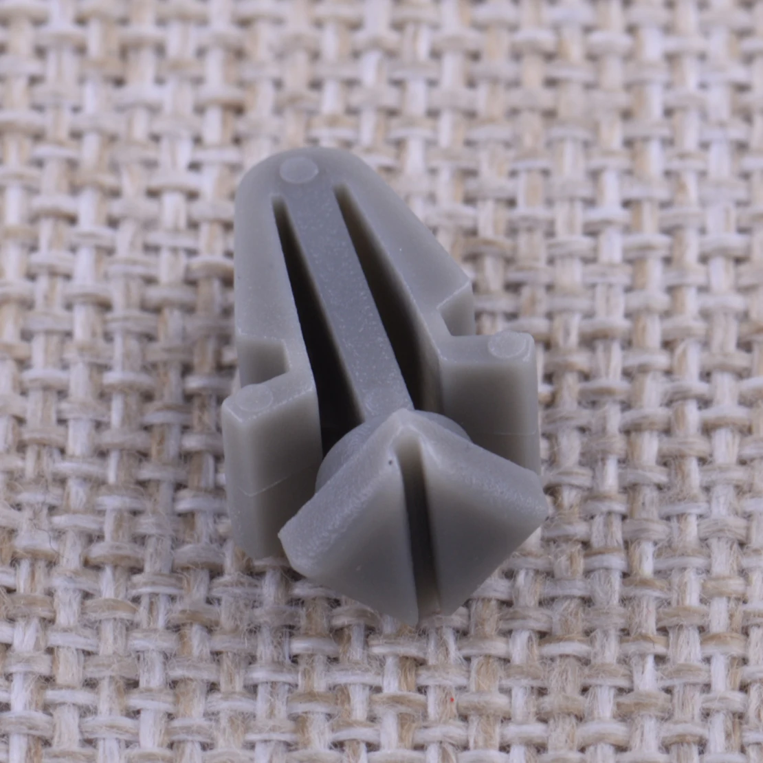 62318-D0100 10Pcs Grille Clips Lock Retainers Fasteners 62318-01W00 Fit For Nissan 720 D21 Datsun Pickup Hardbody Maxima Gray