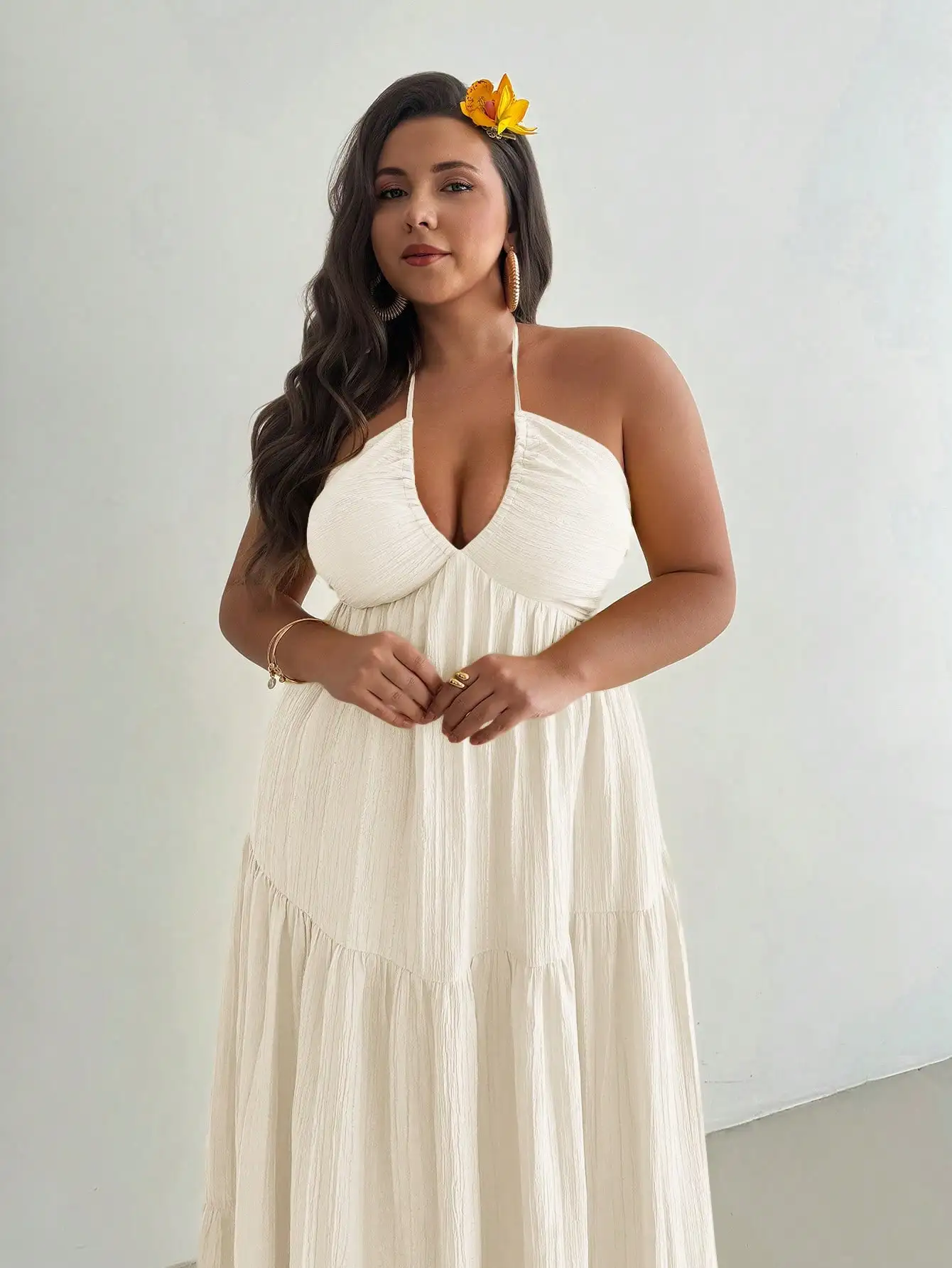 

Creamy Off-White Plus Size Halter Neck Deep V-Neck Tiered Maxi Dress With Back Tie, Perfect For Summer Beach Wedding Or Evening