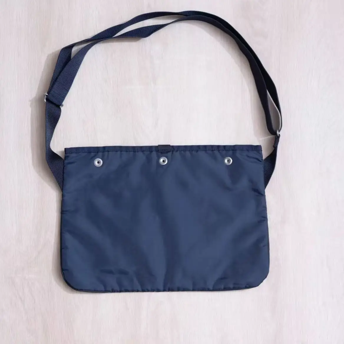 

Мужская сумка через плечо — вместительная дорожная сумка, элегантная однотонная, в минималистичном стиле, легкий дизайн