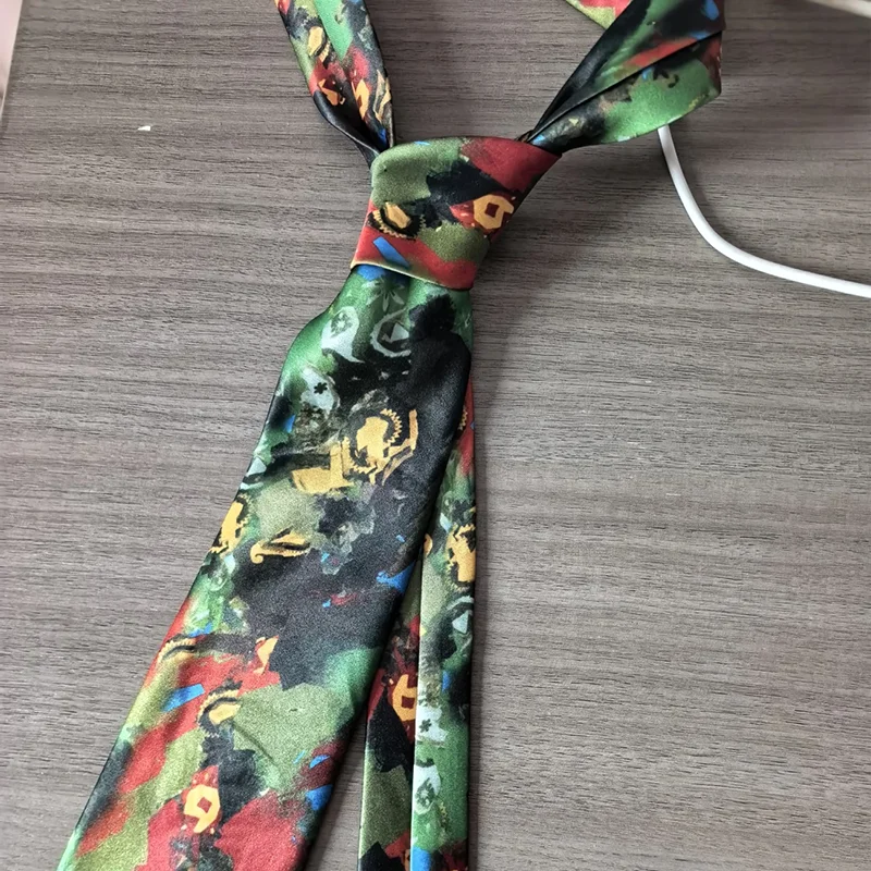 Spiel Disco Elysium Harrier Du Bois Schreckliche Krawatte Cosplay-Krawatte Unisex Lässige Bedruckte Krawatte Halloween-Kostüm-Accessoires – Detail 5