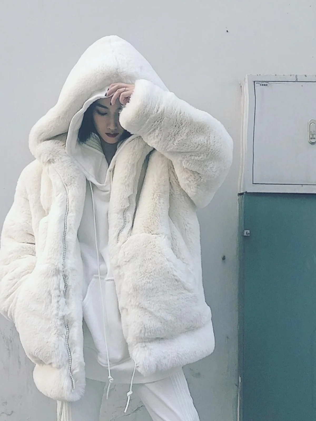 

Осенне-зимняя женская свободная куртка средней длины с капюшоном, из искусственной кожи с отделкой из меха ягненка, очаровательная хлопковая одежда