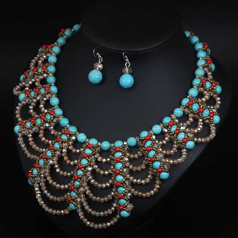 

New Bohemian green turquoise woven necklace with a vintage-style collar - a fashionable accessory for women