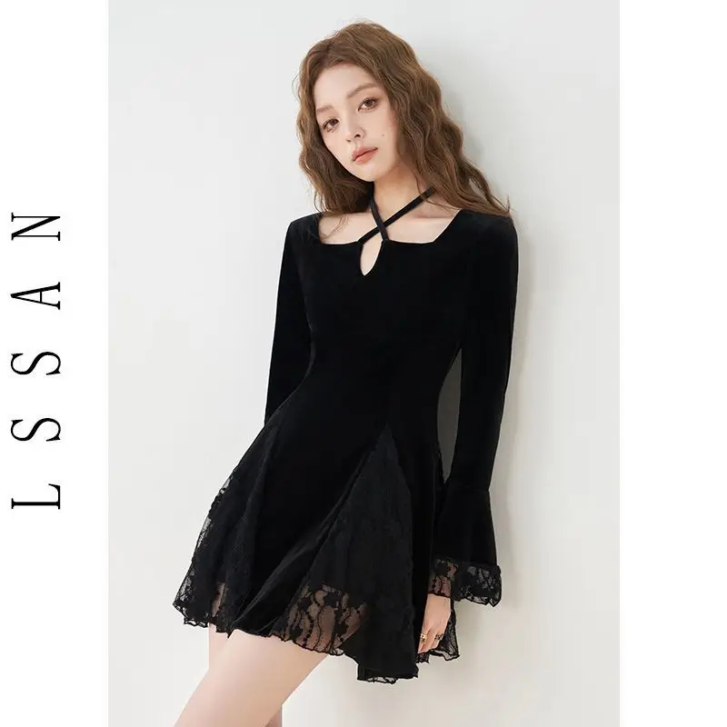 

French Commuting Velvet Halter Dress for Women in Autumn and Winter Hepburn Style with a High-end Feel and a Slim Black Skirt