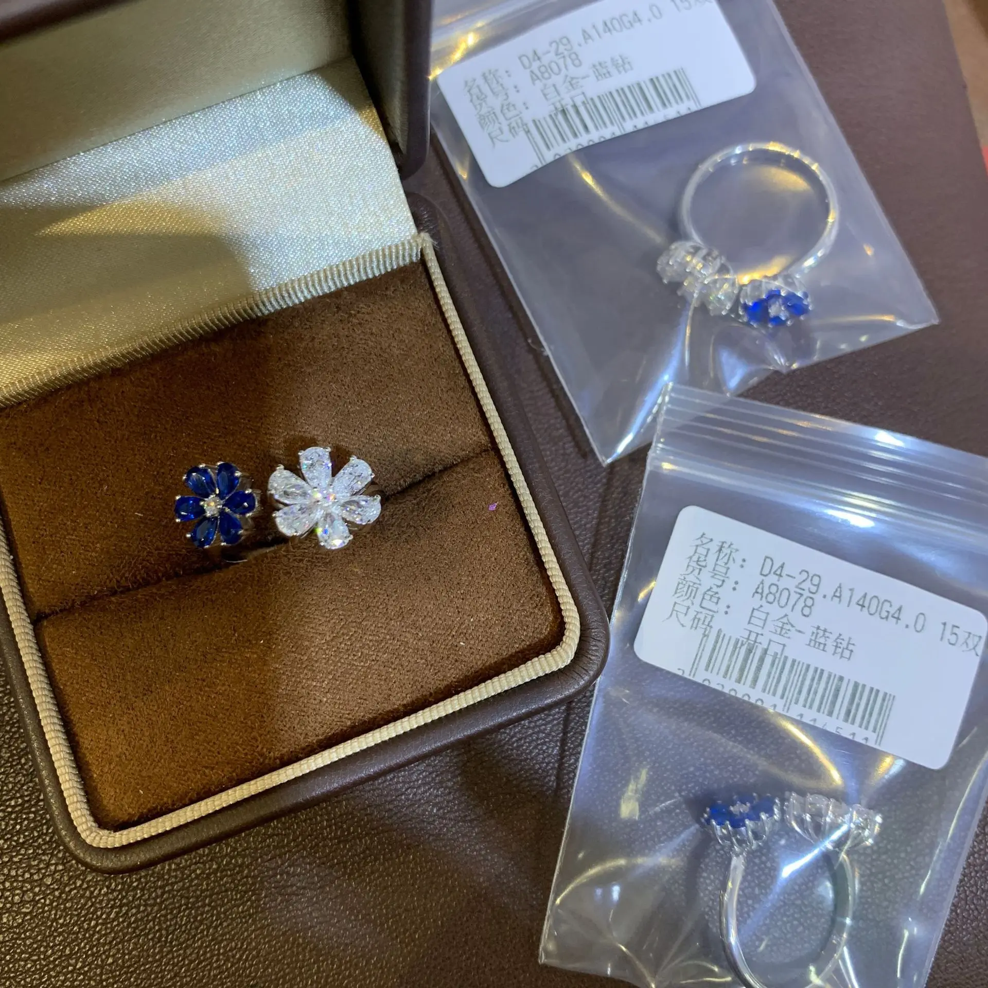 anello-aperto-alla-moda-in-vero-argento-sterling-925-per-donna-con-doppio-fiore-di-margherita-blu-e-bianco-pave-regalo-di-anniversario-gioielli-di-lusso-e-alta-qualita