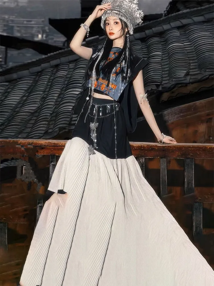 Ethnic performance Exotic Li travel photography accessories and costumes